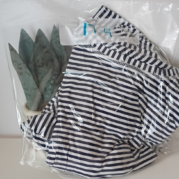 Med Couture Classic Navy and White Striped Shirt Scrubs Long sleeve Top 2XL - Picture 7 of 7